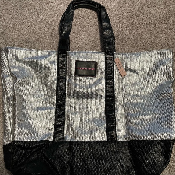 Victoria’s Secret Limited Edition large silver weekender bag w/ zipper top - Picture 3 of 9